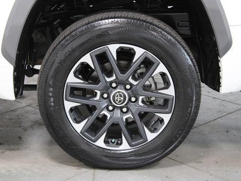 Used 2024 Toyota Tundra Limited AWD/4WD image 18