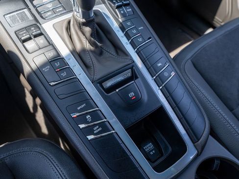 Used 2019 Porsche Macan AWD/4WD image 40