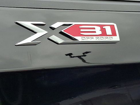 Used 2024 GMC Sierra 1500 SLE image 33