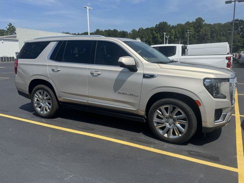 Used 2021 GMC Yukon Denali w/ Denali Ultimate Package RWD image 2