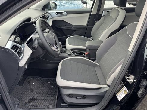 Used 2025 Volkswagen Taos SE w/ Panoramic Sunroof Package image 26