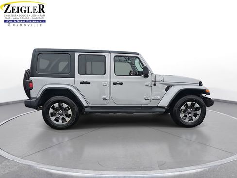 Used 2018 Jeep Wrangler Unlimited Sahara image 4