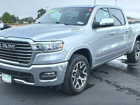 Used 2025 RAM 1500 Laramie AWD/4WD image 7
