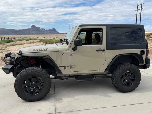Used 2017 Jeep Wrangler Sport AWD/4WD image 5