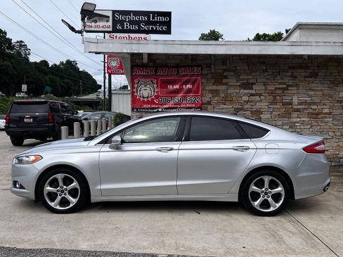 Used 2016 Ford Fusion SE w/ Equipment Group 201A AWD/4WD image 3