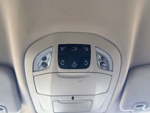 Used 2023 Chrysler Pacifica Touring-L image 25