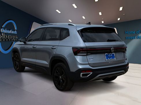 New 2026 Volkswagen Taos SE FWD image 6