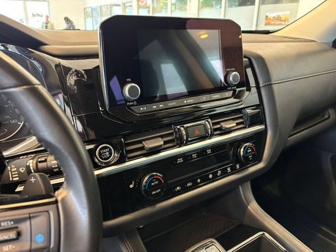 Used 2023 Nissan Pathfinder SV AWD/4WD image 13