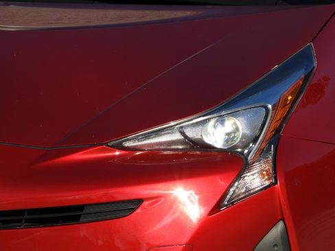 Used 2017 Toyota Prius Two image 3