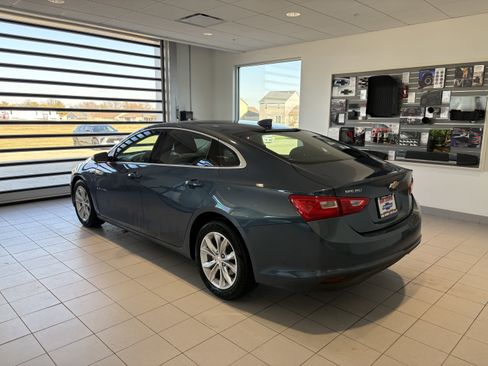 Used 2025 Chevrolet Malibu LT image 3