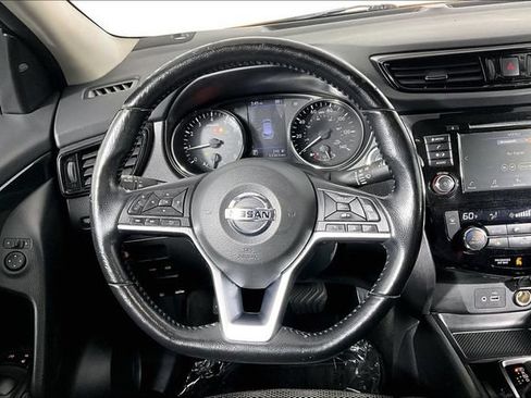 Used 2022 Nissan Rogue Sport SV FWD image 5