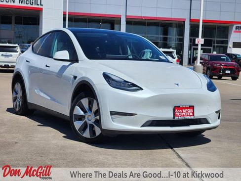 Used 2021 Tesla Model Y Long Range image 1