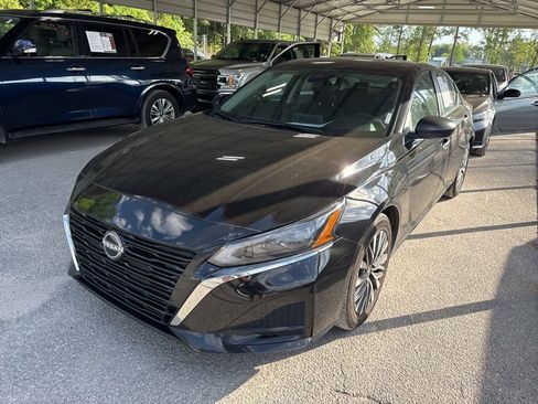 Used 2025 Nissan Altima 2.5 SV image 1