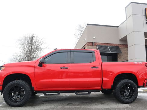 Used 2020 Chevrolet Silverado 1500 Custom w/ Custom Value Package image 11