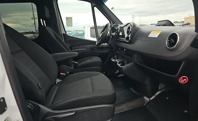 Used 2025 Mercedes-Benz Sprinter 2500 image 8