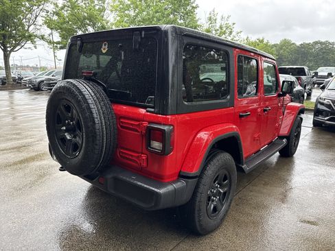 Used 2022 Jeep Wrangler Unlimited Sahara AWD/4WD image 7