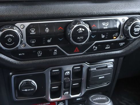 Used 2025 Jeep Gladiator Mojave AWD/4WD image 30