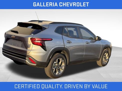 Used 2026 Chevrolet Trax LT FWD image 3