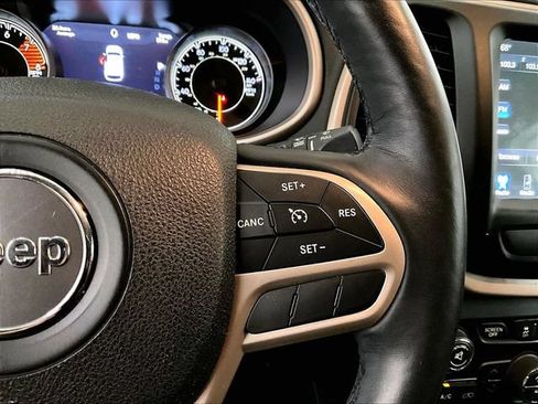 Used 2017 Jeep Cherokee Limited AWD/4WD image 18