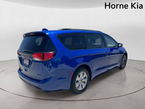 Used 2019 Chrysler Pacifica Limited w/ Advanced Safetytec Group FWD image 4