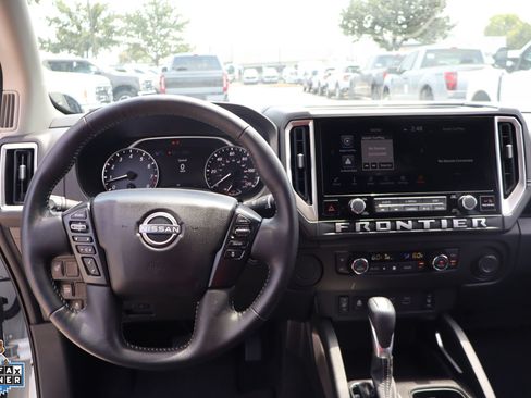 Used 2025 Nissan Frontier SV w/ SV Convenience Package RWD image 18