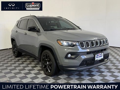Used 2023 Jeep Compass Latitude image 1