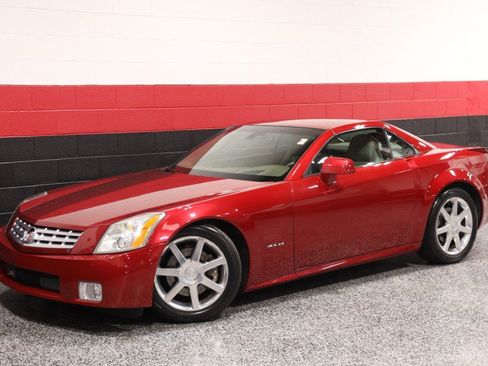 Used 2005 Cadillac XLR RWD image 17