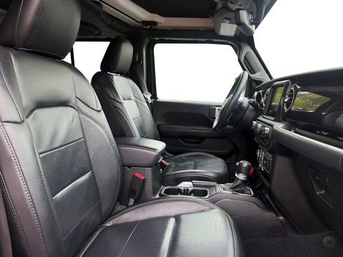 Used 2020 Jeep Wrangler Unlimited Sahara AWD/4WD image 15