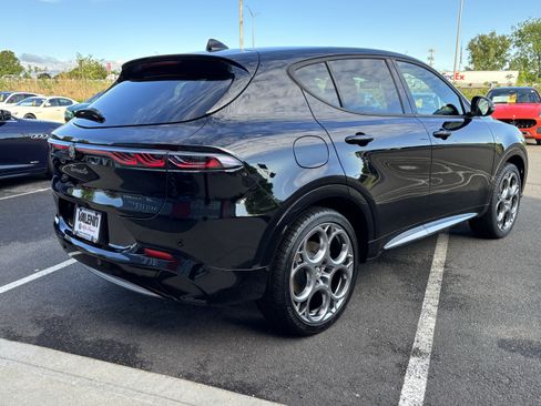 Certified 2024 Alfa Romeo Tonale Ti w/ Premium Interior Package AWD/4WD image 9
