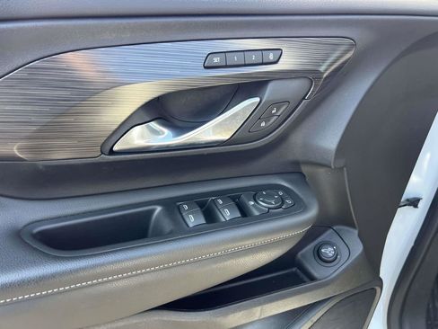 Used 2023 GMC Terrain SLT image 22