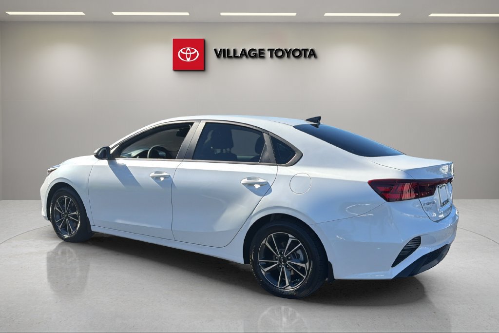 Used 2024 Kia Forte LXS w/ LXS Technology Package FWD image 3