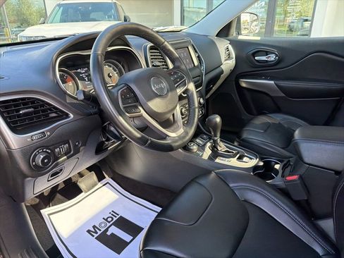 Used 2019 Jeep Cherokee Latitude Plus w/ Comfort/Convenience Group image 29