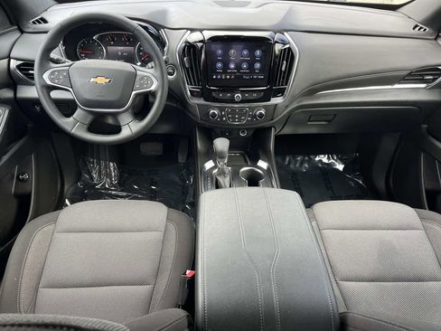 Used 2023 Chevrolet Traverse LT w/ Rear Camera Mirror Package image 3