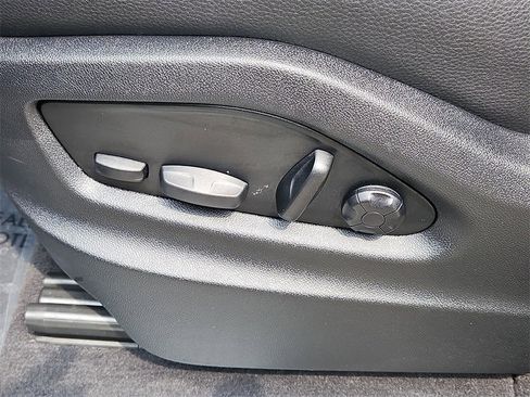 Certified 2025 Porsche Cayenne image 15