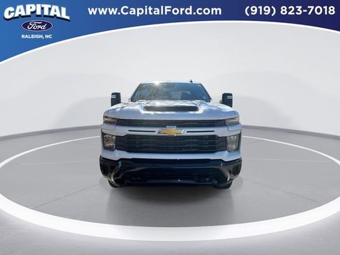 Used 2024 Chevrolet Silverado 2500 Custom w/ Custom Value Package image 3