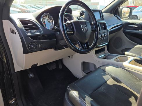 Certified 2019 Dodge Grand Caravan SXT FWD image 26