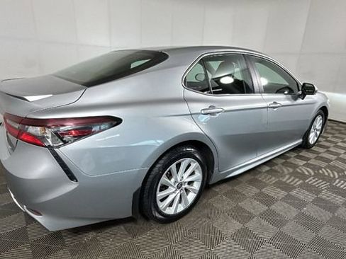 Used 2024 Toyota Camry SE FWD image 3