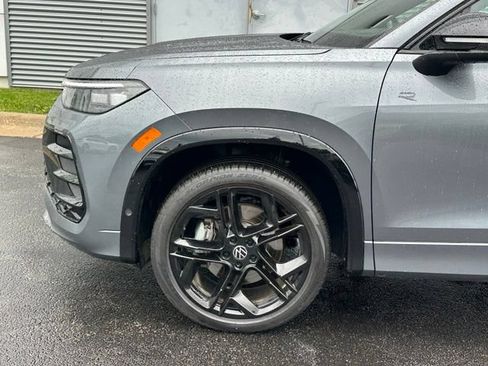 Certified 2025 Volkswagen Tiguan SE R-Line AWD/4WD image 7
