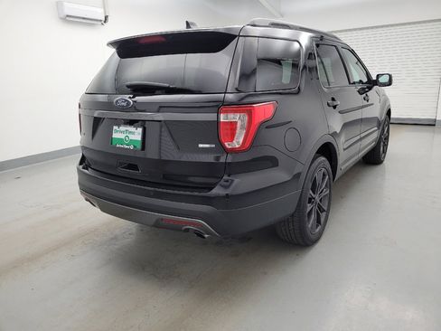 Used 2017 Ford Explorer XLT w/ Equipment Group 202A AWD/4WD image 9