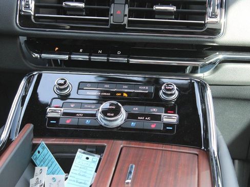 Certified 2023 Lincoln Navigator Reserve image 18