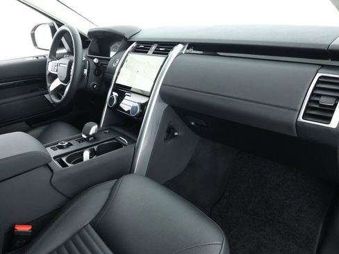 Used 2024 Land Rover Discovery S image 25