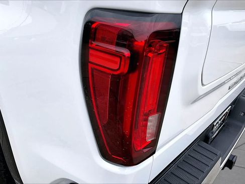 Used 2025 GMC Sierra 1500 SLT AWD/4WD image 29