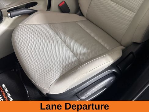 Used 2025 Kia Soul LX w/ LX Technology Package FWD image 11