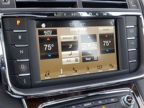 Used 2017 Lincoln Continental Reserve w/ Climate Package image 24