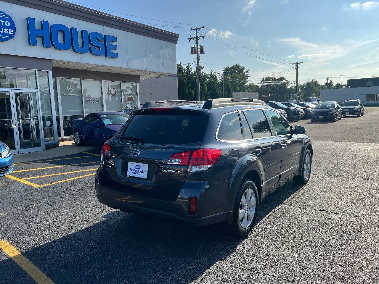 Used 2010 Subaru Outback 2.5i Premium AWD/4WD image 10