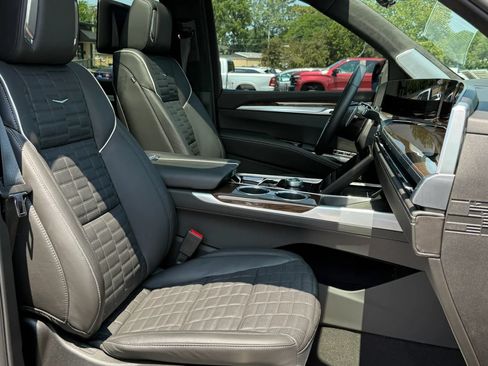 Used 2025 Cadillac Escalade Sport Platinum w/ LPO, ONYX Package AWD/4WD image 20