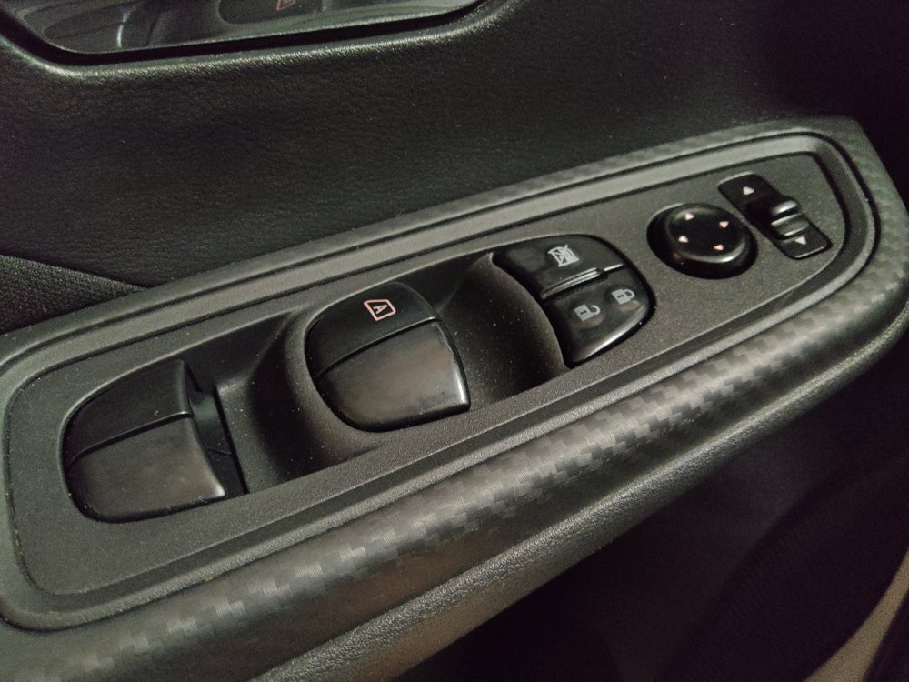 Used 2021 Nissan Versa SV FWD image 27
