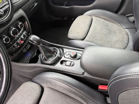 Used 2017 MINI Cooper Clubman w/ Premium Package image 15