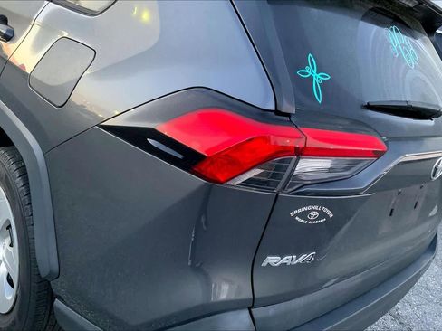 Used 2021 Toyota RAV4 LE image 27