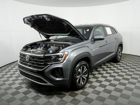 Certified 2025 Volkswagen Atlas Cross Sport SE image 30